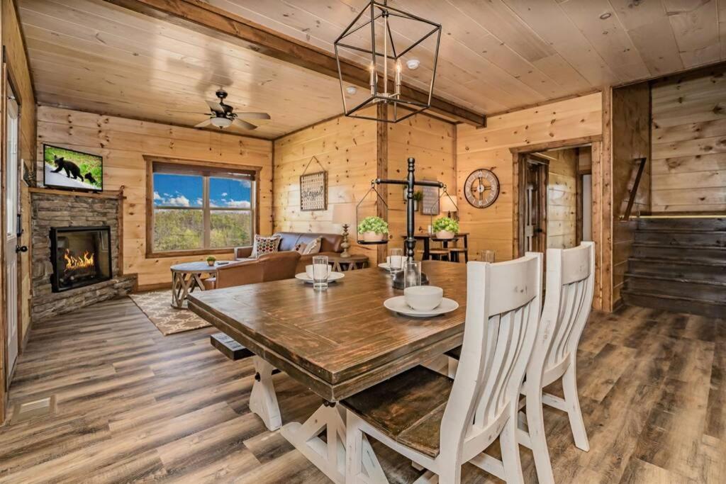 Shelter Me - 5 Miles To Dollywood , Hot Tub, Wi-Fi, Game Room Піджен-Фордж Екстер'єр фото