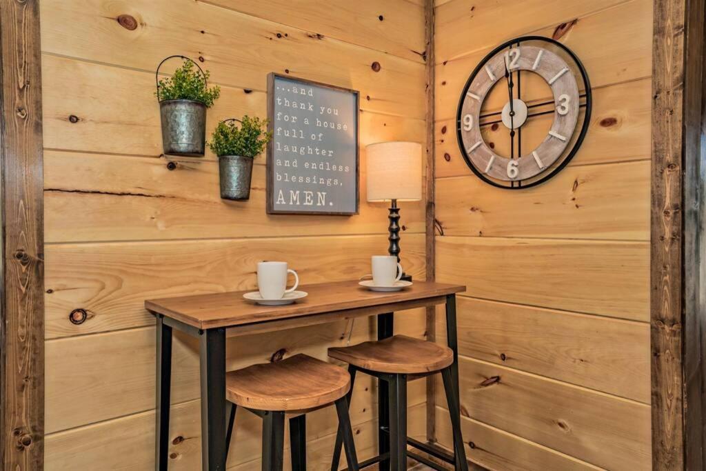 Shelter Me - 5 Miles To Dollywood , Hot Tub, Wi-Fi, Game Room Піджен-Фордж Екстер'єр фото