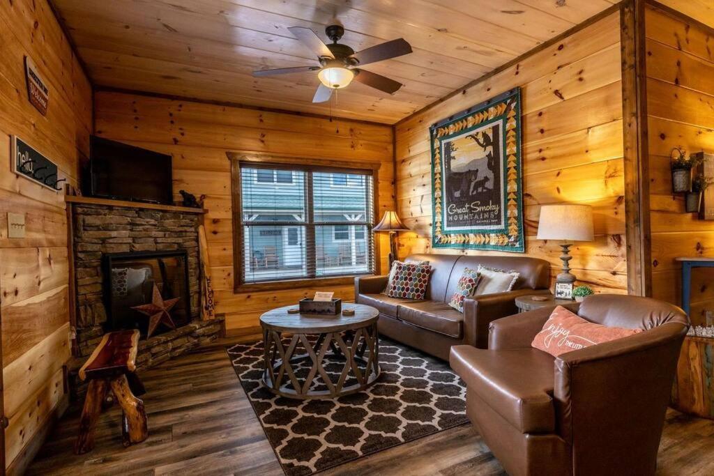 Shelter Me - 5 Miles To Dollywood , Hot Tub, Wi-Fi, Game Room Піджен-Фордж Екстер'єр фото